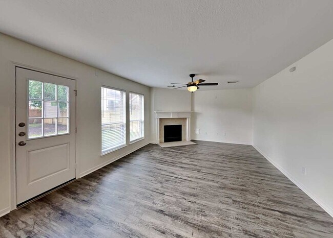 Foto del edificio - 6331 Big Oak Canyon Dr