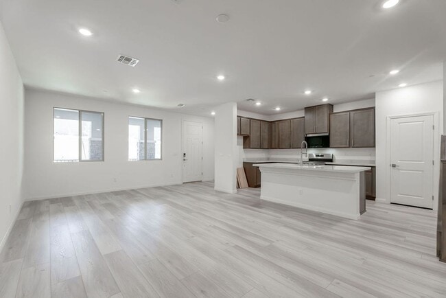 Building Photo - 91 Cinder Cone Ln