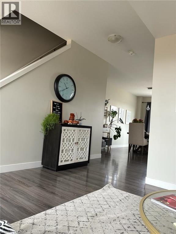 Photo du bâtiment - 902 W Village Square