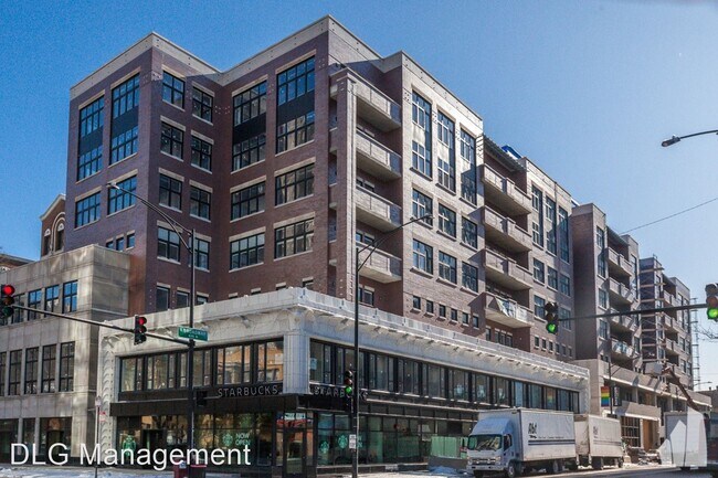 Foto del edificio - 3817-3845 N Broadway