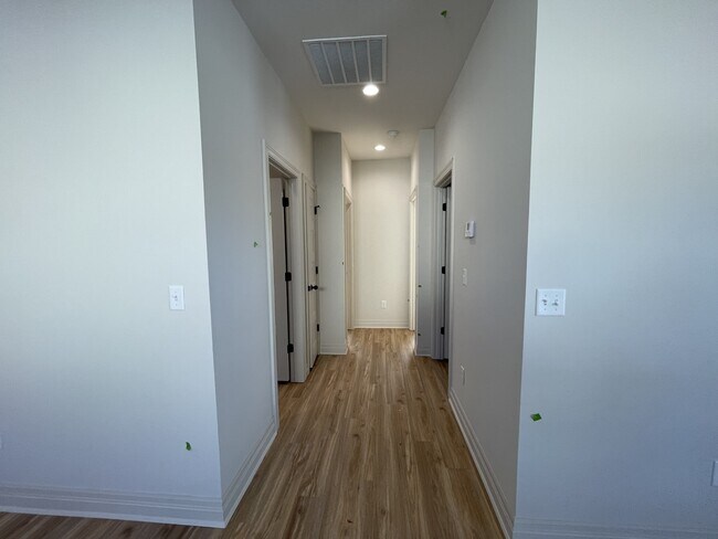 Foto del edificio - 1927 Sutton Ct