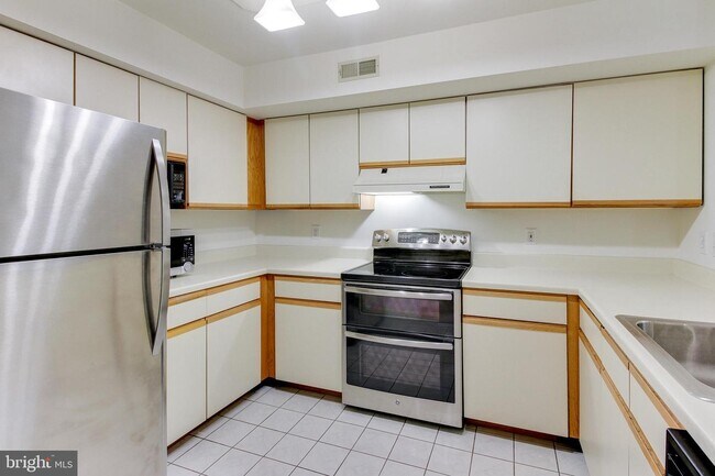 Building Photo - 5814 Orchard Hill Ln