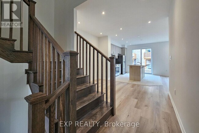 Building Photo - 8 Vinewood Cres