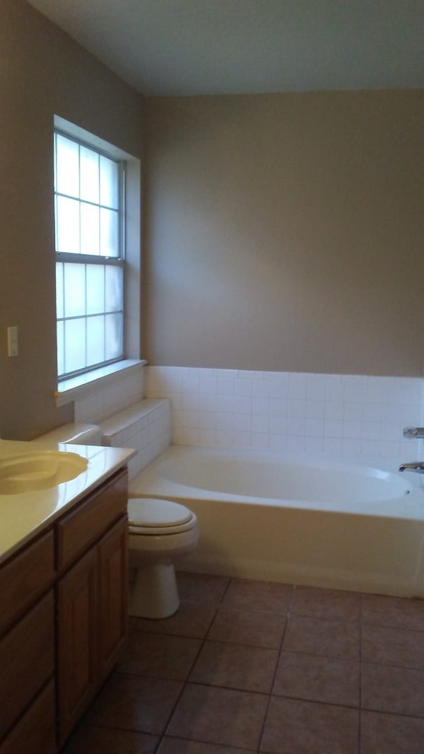 Foto del edificio - 4 Bed, 2 Bath, 2 car garage home, 1.5 miles from OU campus.