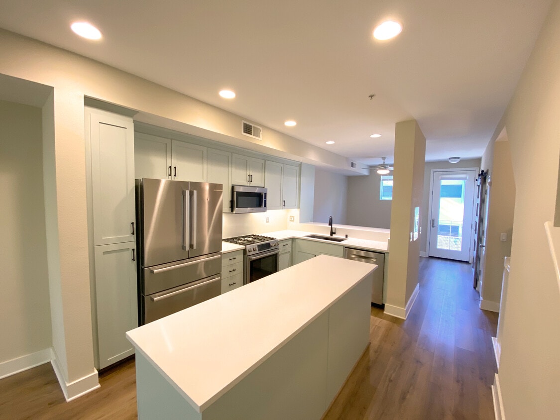 Foto principal - 310 City Center Dr