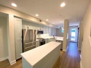 Building Photo - 310 City Center Dr