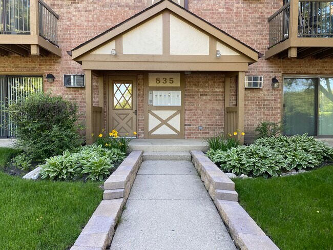 Front Entrance - 835 S Dwyer Ave