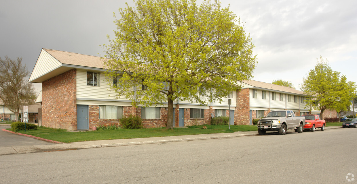 Primary Photo - Lakeside Village Apartments