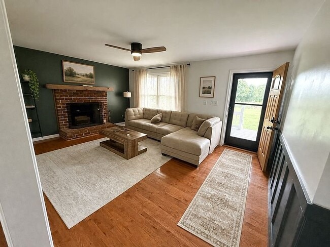 Building Photo - 1411 Holly Grove Dr