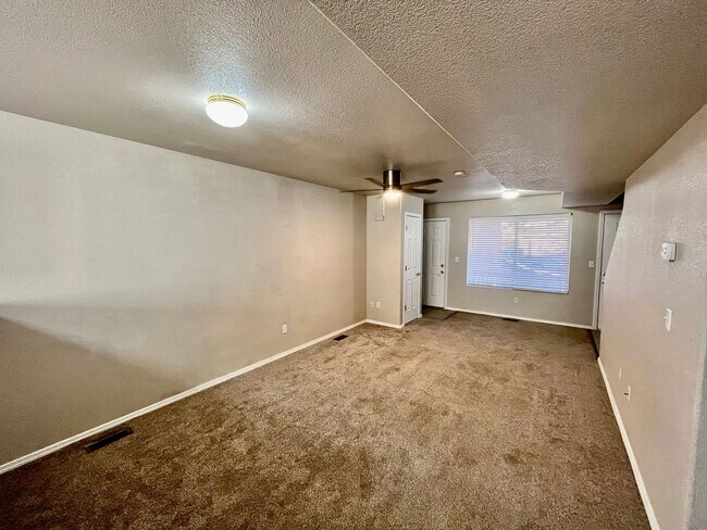 Foto del edificio - 7877-7895 Antelope Valley Point