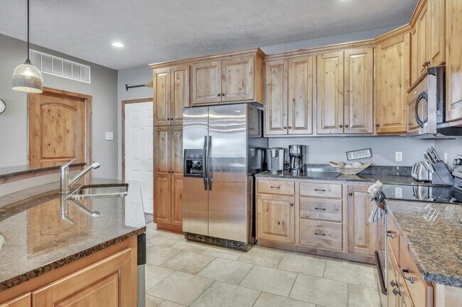 Building Photo - 425 240th Ave