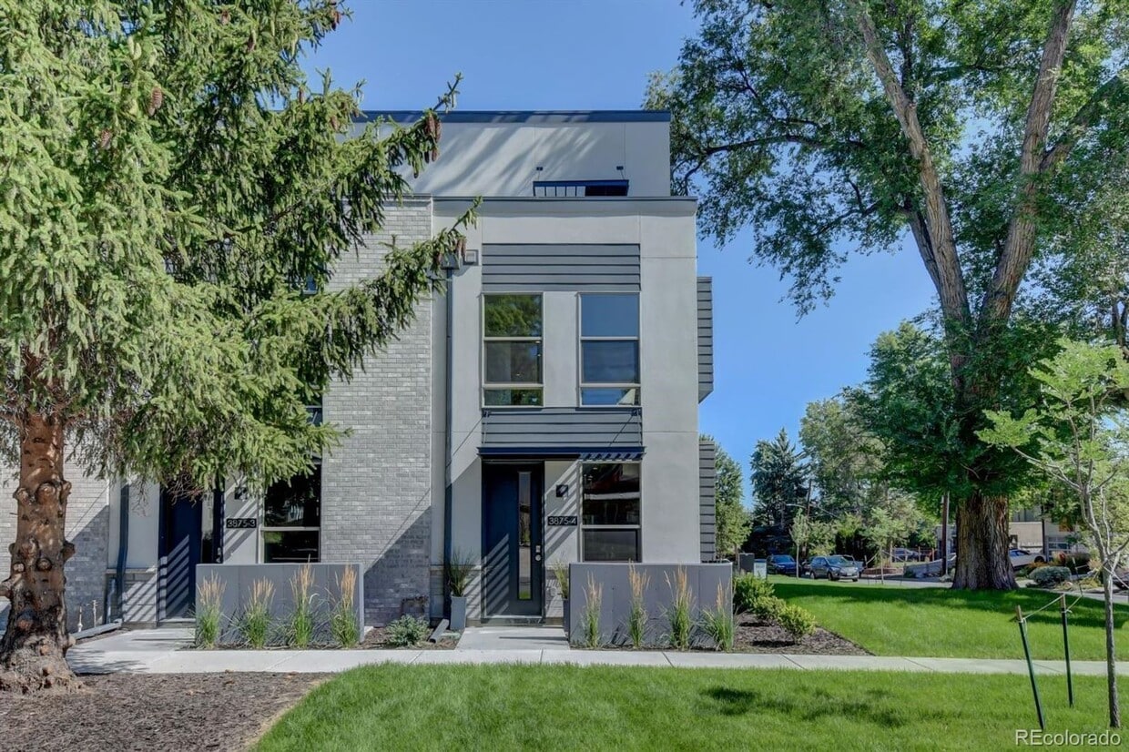 Cherry Creek Townhome - 4 Bed, 4 Bath, Detached Garage - Cherry Creek Townhome - 4 Bed, 4 Bath, Detached Garage