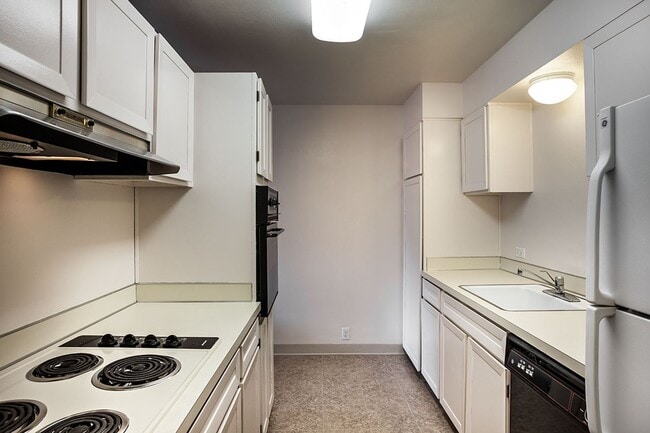 Interior Photo - Hollywood Towne House