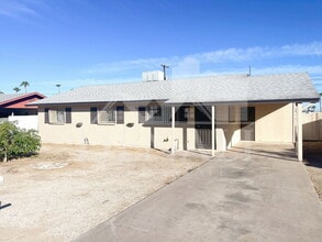 Building Photo - 410 E Desert Dr