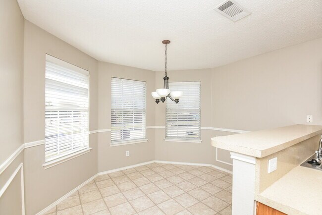 Building Photo - 2713 Briscoe Dr
