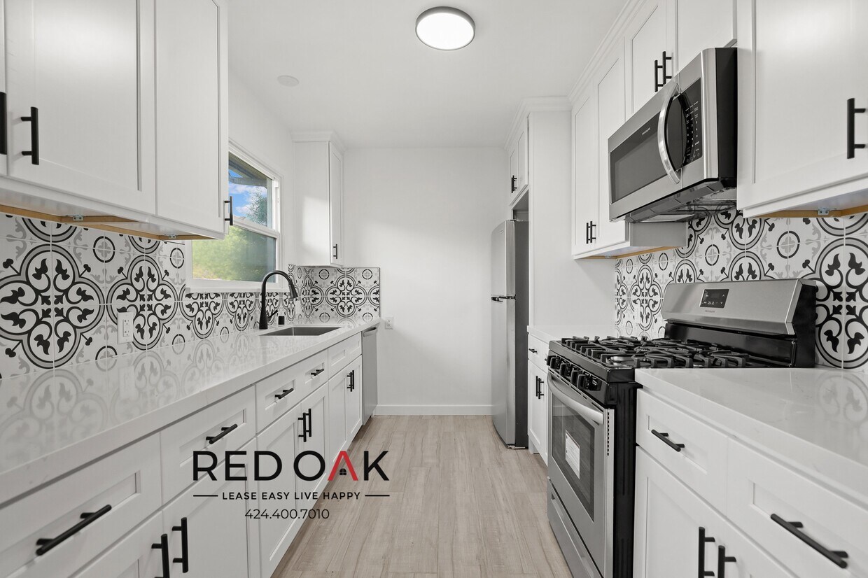 Foto principal - 2255 Merton Ave