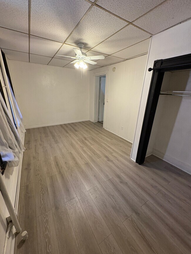 Dormitorio 1 - 29 E 4th St