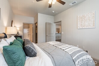E - 2BD,2BA - Lone Oak Apartments