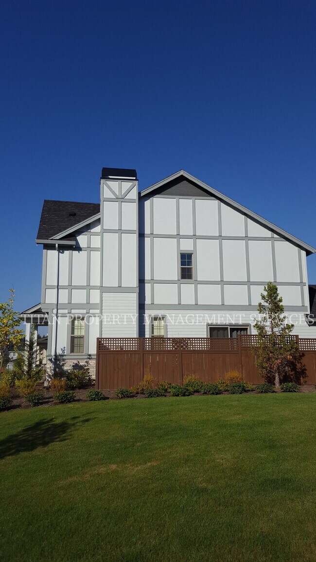Building Photo - Charming 3-Bed Oasis with 2.5 Baths in Wilsonville - Perfectly Spacious at 1,530 Sq Ft!