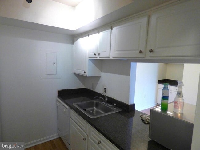 Building Photo - 8205 Whispering Oaks Way