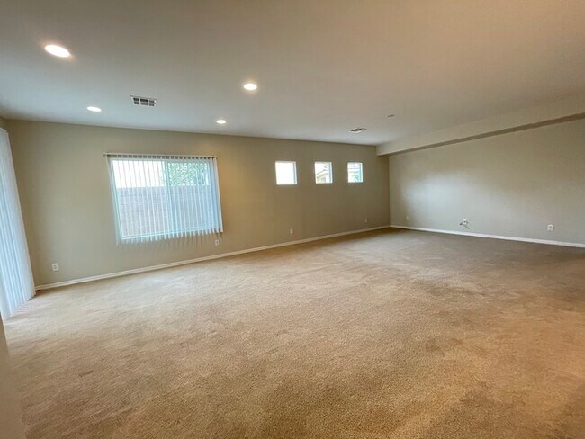 Foto del edificio - Carry Over Showing: This property has been...