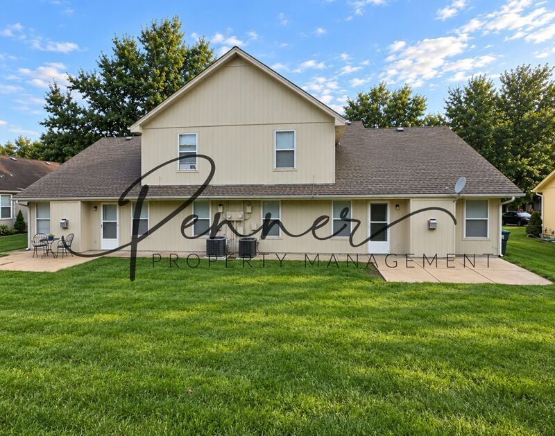 Building Photo - 405 SW Hoke Ln