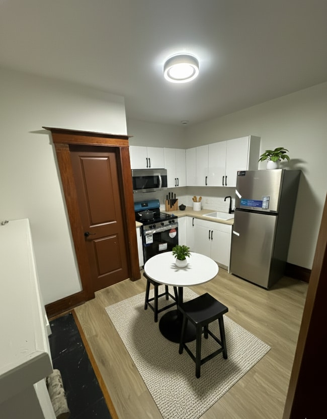 Building Photo - 7 Centre St