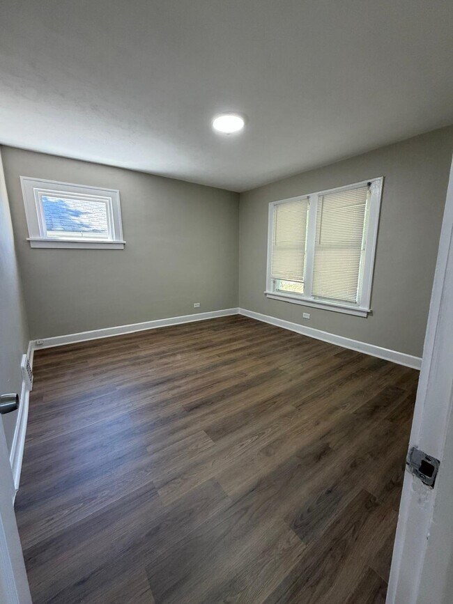 Foto del edificio - 1067 Rushleigh Rd