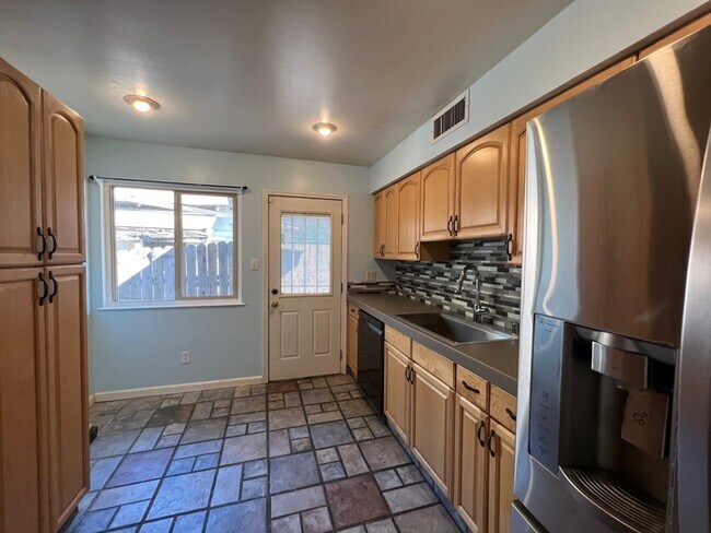 Foto del edificio - Quaint 3 bedroom 2 bathroom home