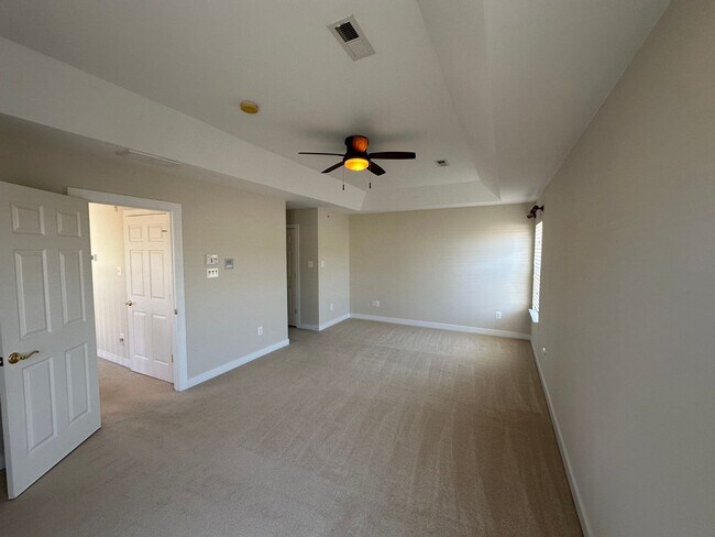 Foto del edificio - Lovely 4 bedroom townhome in Villages of F...