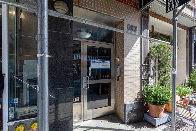 Entrada - 182 Mulberry St