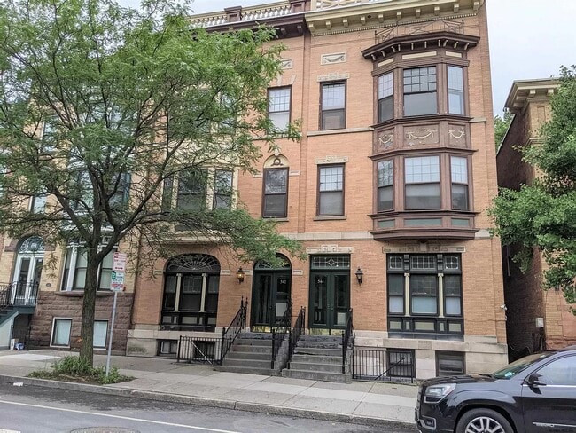 Building Photo - 542 Madison Ave