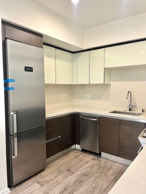 Kitchen - 1611 S Beverly Glen Blvd