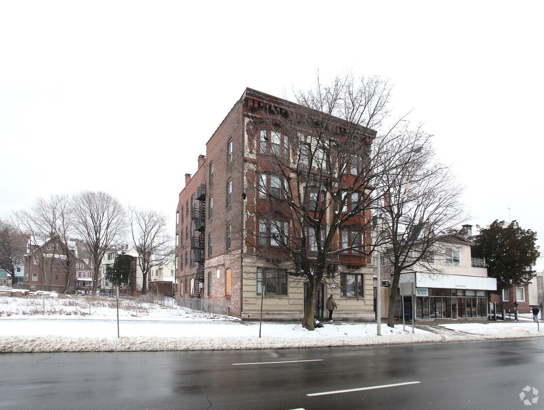 Foto principal - 292 W Main St
