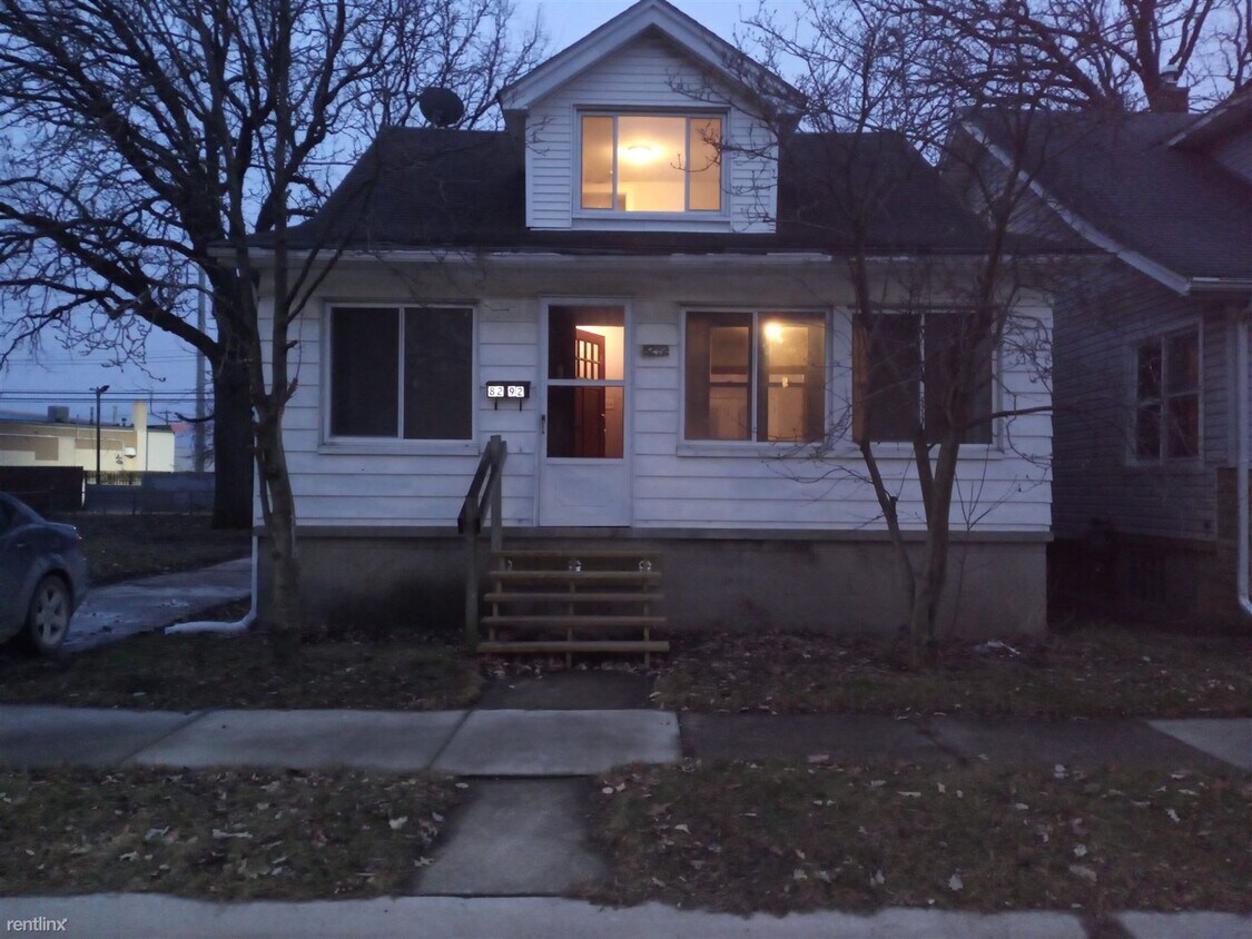 Primary Photo - 4 br, 2 bath House - 8292 Rivard Ave