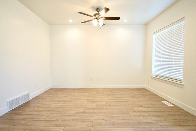 Building Photo - 1560 N 3950 W