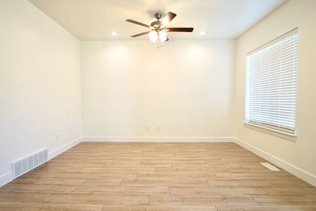 Building Photo - 268 W 560 N