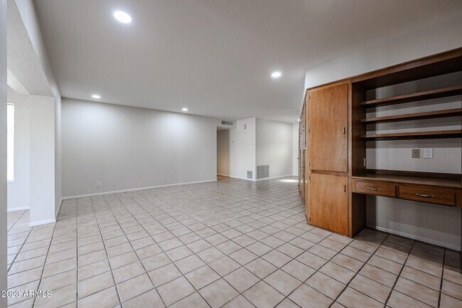 Foto del edificio - 330 W Diana Ave