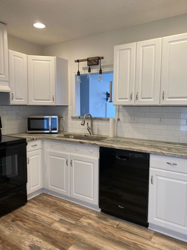 Building Photo - UPCOMING FULL BRICK IN ROBERTSDALE