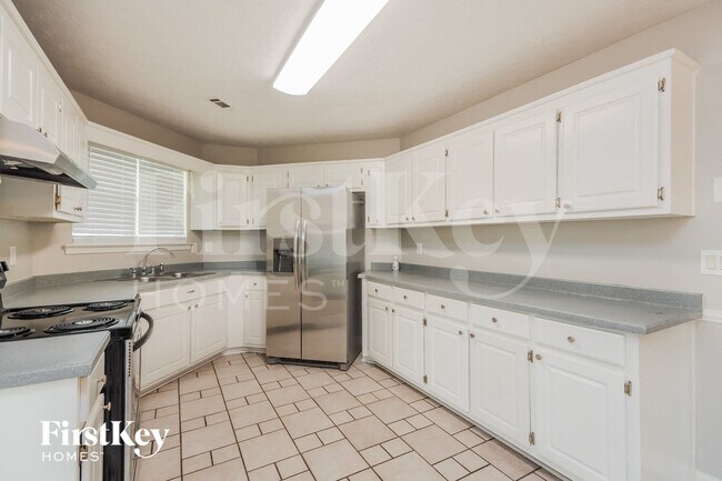 Foto del edificio - 170 Falcon Ridge Dr
