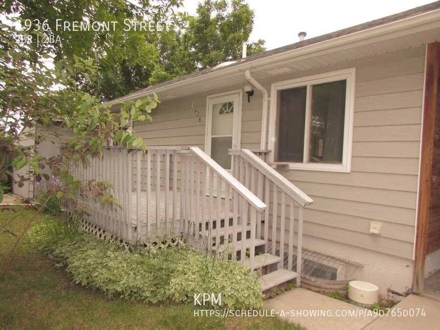 Primary Photo - 3 BEDROOM | 2 BATH | DUPLEX | WEST