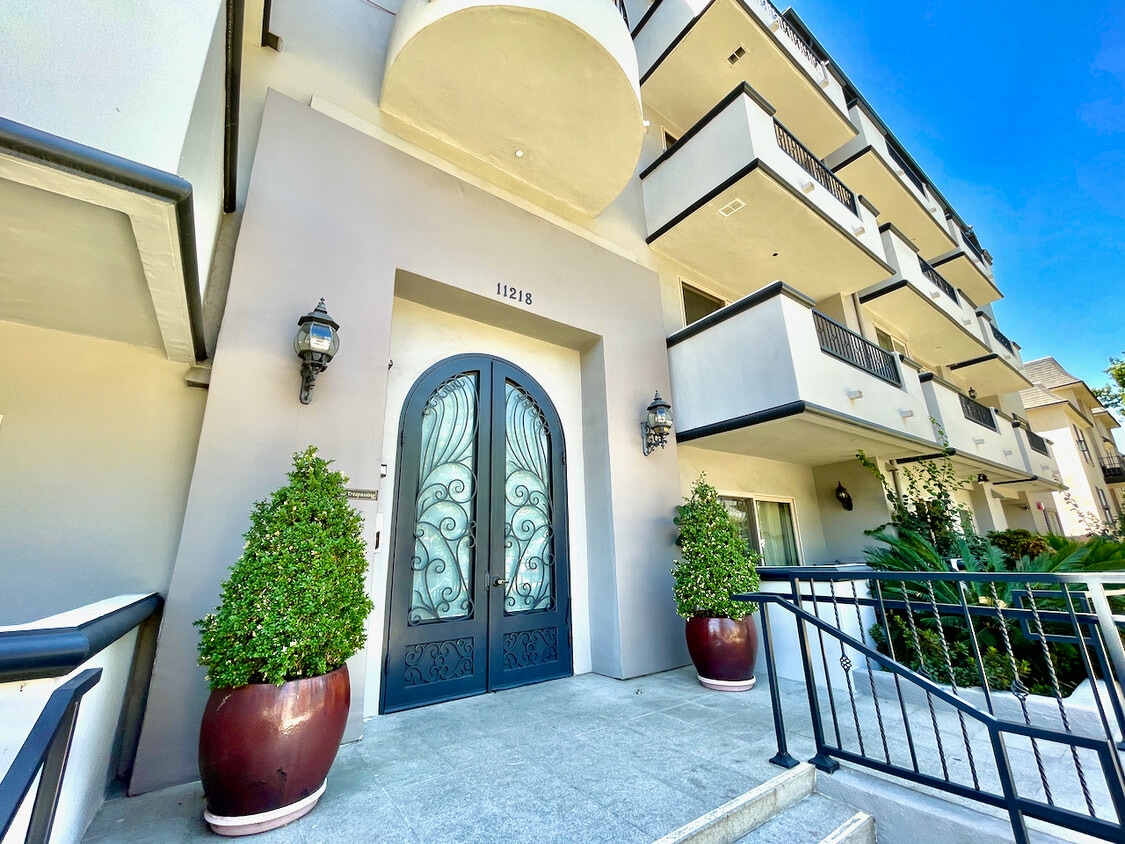 11218 Camarillo St Unit 102, North Hollywood, CA 91602 Condo for Rent