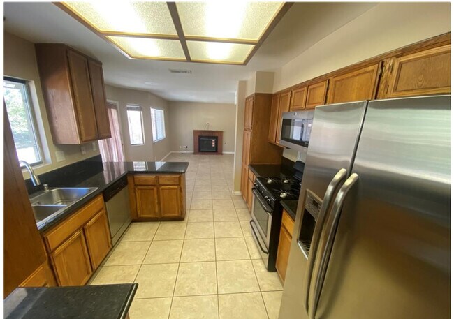 Building Photo - 1820 Paprika Way