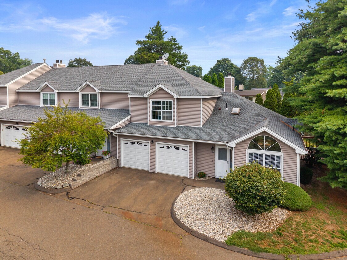 Foto principal - 96 Jones Hill Rd