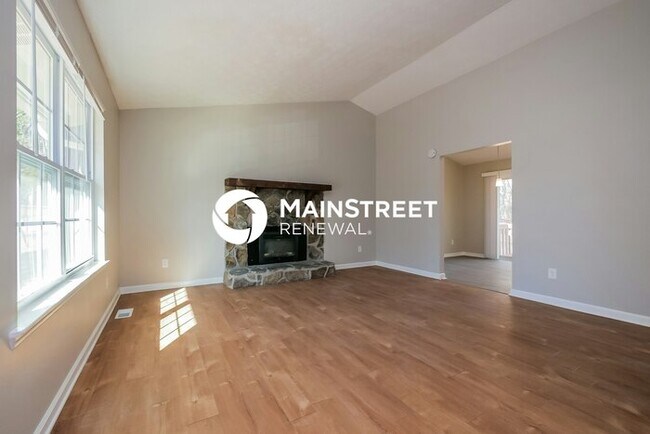 Foto del edificio - 3 Bedroom Pet-Friendly Home in Fairburn, G...