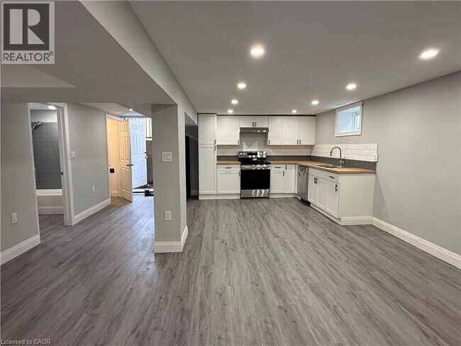 Photo du bâtiment - 198 Glennie Ave