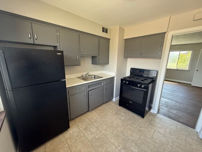 Foto del edificio - 4101 Ridge Rd