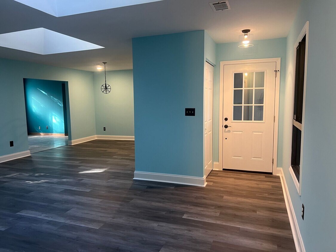 Foto principal - One-Level Updated Home in Hilton Head Plan...