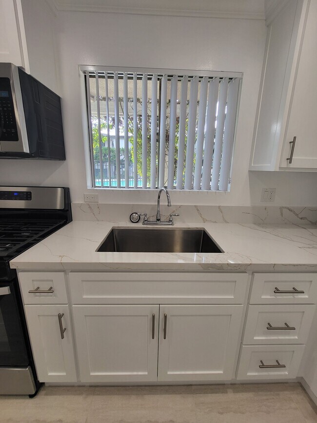 Building Photo - 8919 Longden Ave
