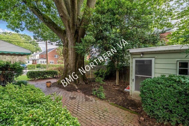 Foto del edificio - 2300 N Buchanan St